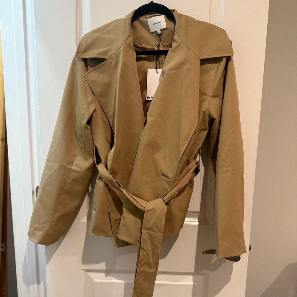 Reformation Jaden Cropped Trench - Picture 2 of 3